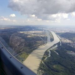 Flugwegposition um 14:13:25: Aufgenommen in der Nähe von Gemeinde Klosterneuburg, Klosterneuburg, Österreich in 956 Meter